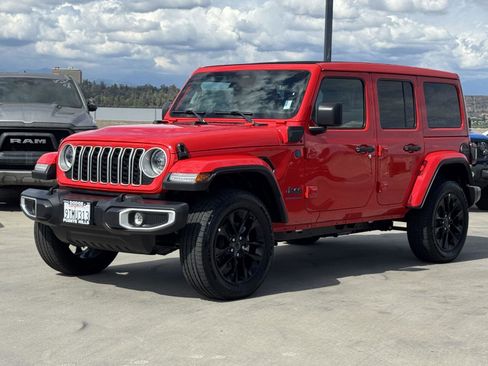 Certified 2025 Jeep Wrangler Sahara w/ Safety Group image 4
