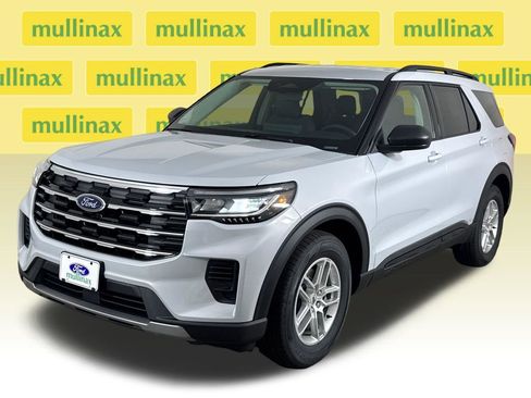 New 2026 Ford Explorer Active RWD image 8