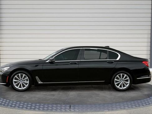 Used 2019 BMW 740i w/ Parking Assistance Package RWD image 4