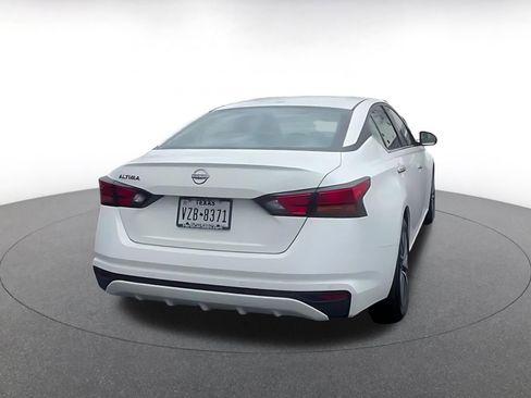 Used 2025 Nissan Altima 2.5 SV image 12