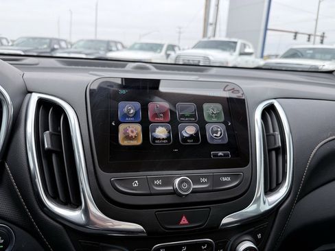 Used 2018 Chevrolet Equinox Premier image 15