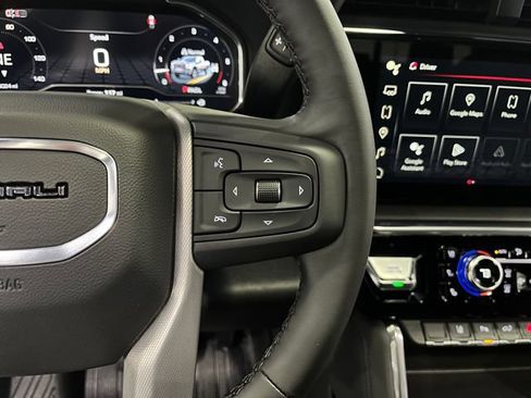 Used 2025 GMC Sierra 2500 Denali w/ Technology Package AWD/4WD image 18