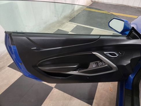 Used 2018 Chevrolet Camaro LT image 10