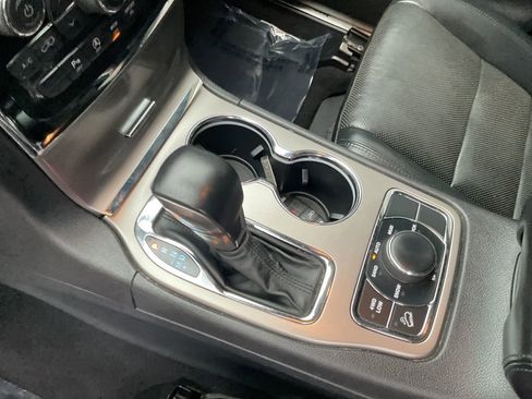 Used 2019 Jeep Grand Cherokee Limited w/ Luxury Group II image 24