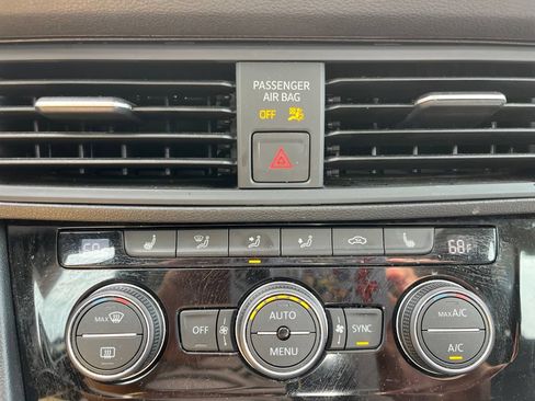 Used 2024 Volkswagen Jetta SE FWD image 16