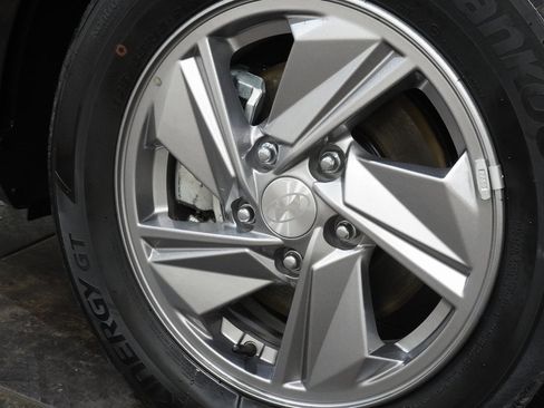 Certified 2025 Hyundai Elantra SE image 10