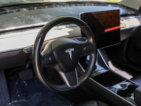 Used 2018 Tesla Model 3 Mid Range RWD image 21