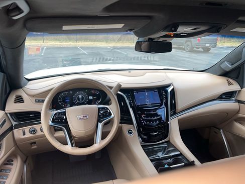 Used 2018 Cadillac Escalade Platinum image 22