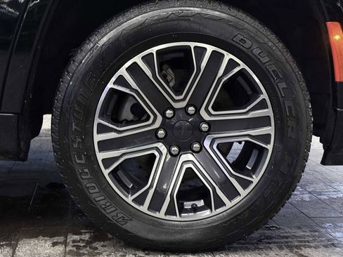 Used 2024 Jeep Wagoneer 4WD w/ Premium Group I image 46