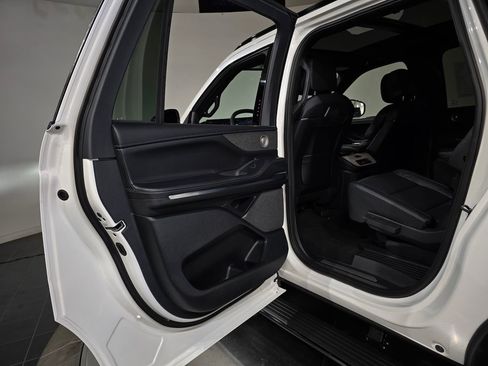 New 2025 Lincoln Navigator L Reserve w/ Jet Appearance Package image 30