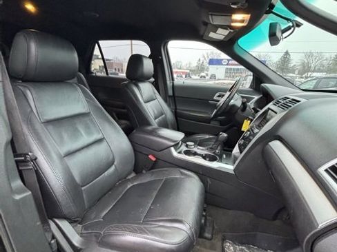 Used 2015 Ford Explorer XLT w/ Equipment Group 202B image 14