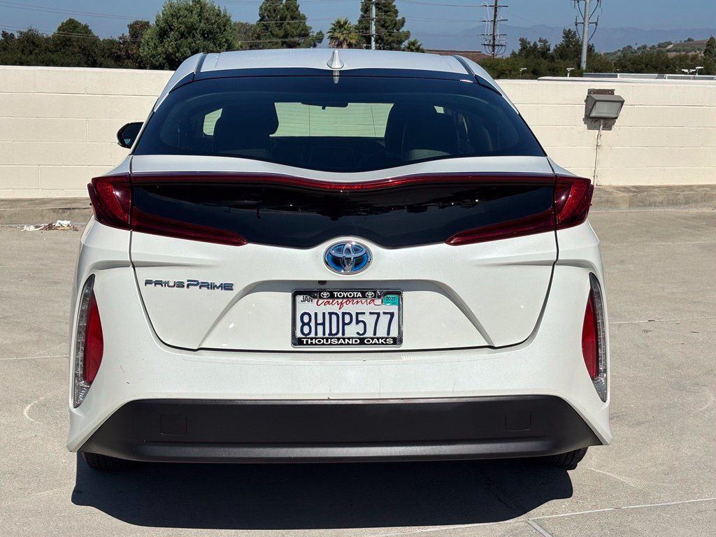 Used 2018 Toyota Prius Prime Premium w/ Preferred Accessory Package FWD image 4
