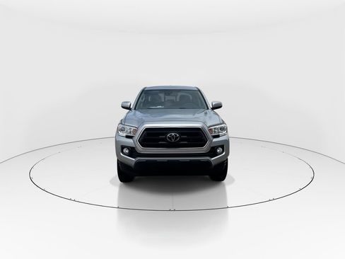 Used 2022 Toyota Tacoma SR5 RWD image 3