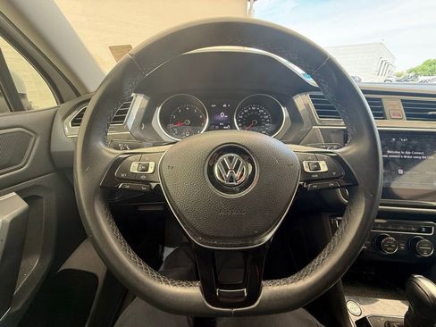 Used 2020 Volkswagen Tiguan SE FWD image 18