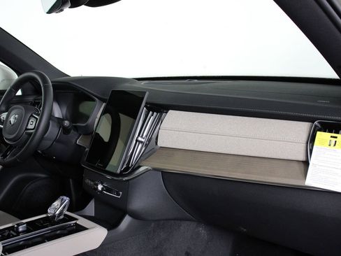 New 2026 Volvo XC90 T8 Plus w/ Protection Package Premier image 9