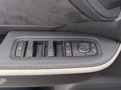 New 2026 Lexus TX 500h AWD image 17