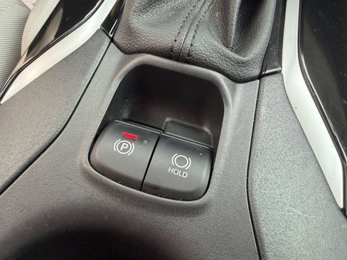 Used 2023 Toyota Corolla Cross L AWD/4WD image 22