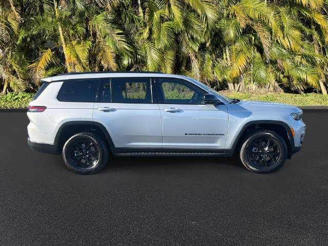 Used 2024 Jeep Grand Cherokee L Laredo RWD image 4