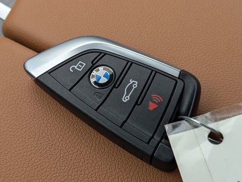 Used 2023 BMW 530i w/ Convenience Package image 33