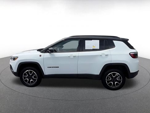 Used 2025 Jeep Compass Trailhawk AWD/4WD image 8