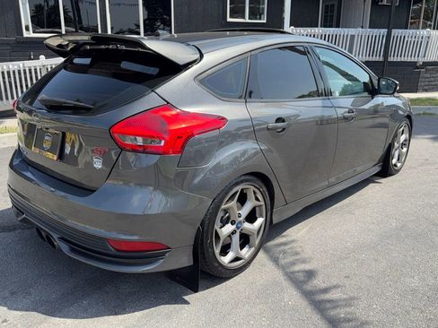 Used 2018 Ford Focus ST w/ Equipment Group 401A FWD image 8