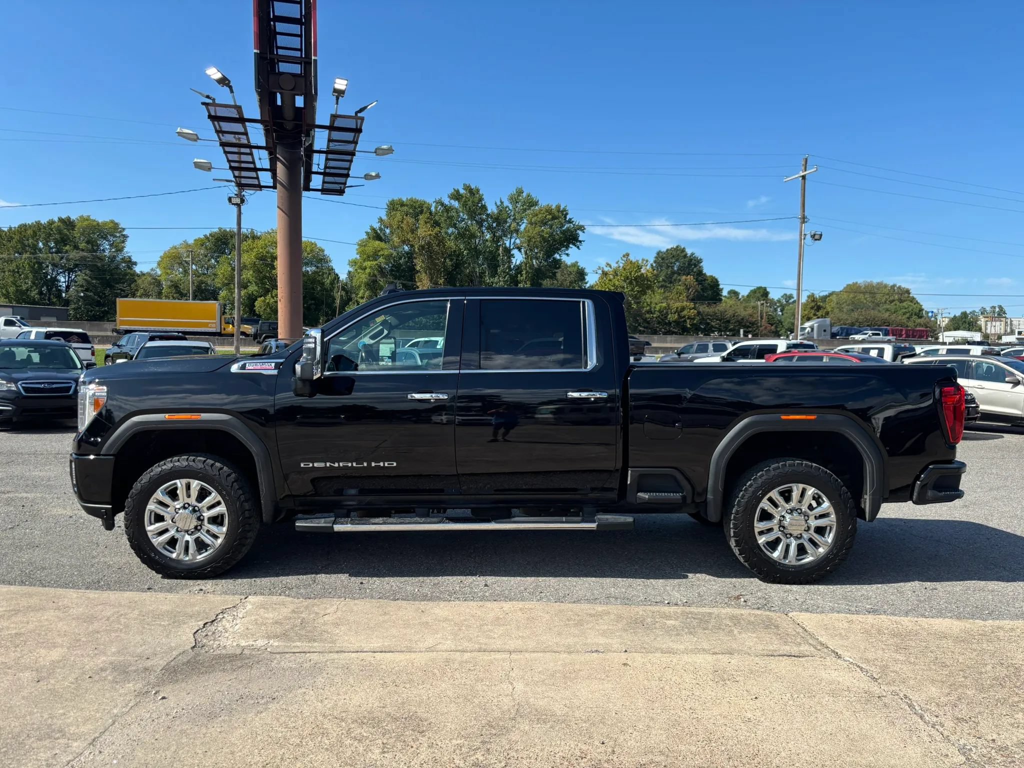 Used 2021 GMC Sierra 2500 Denali w/ Denali Ultimate Package AWD/4WD image 2