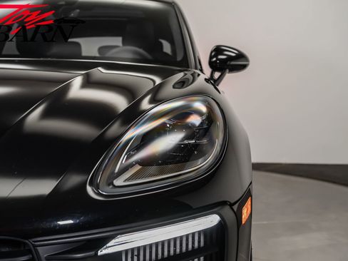 Used 2023 Porsche Macan GTS w/ GTS Sport Package image 10