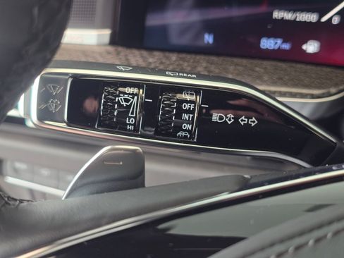 Used 2025 Cadillac Escalade V AWD/4WD image 33