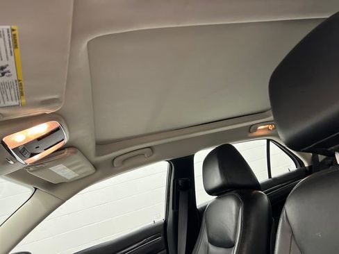 Used 2016 Chrysler 300 Limited image 14