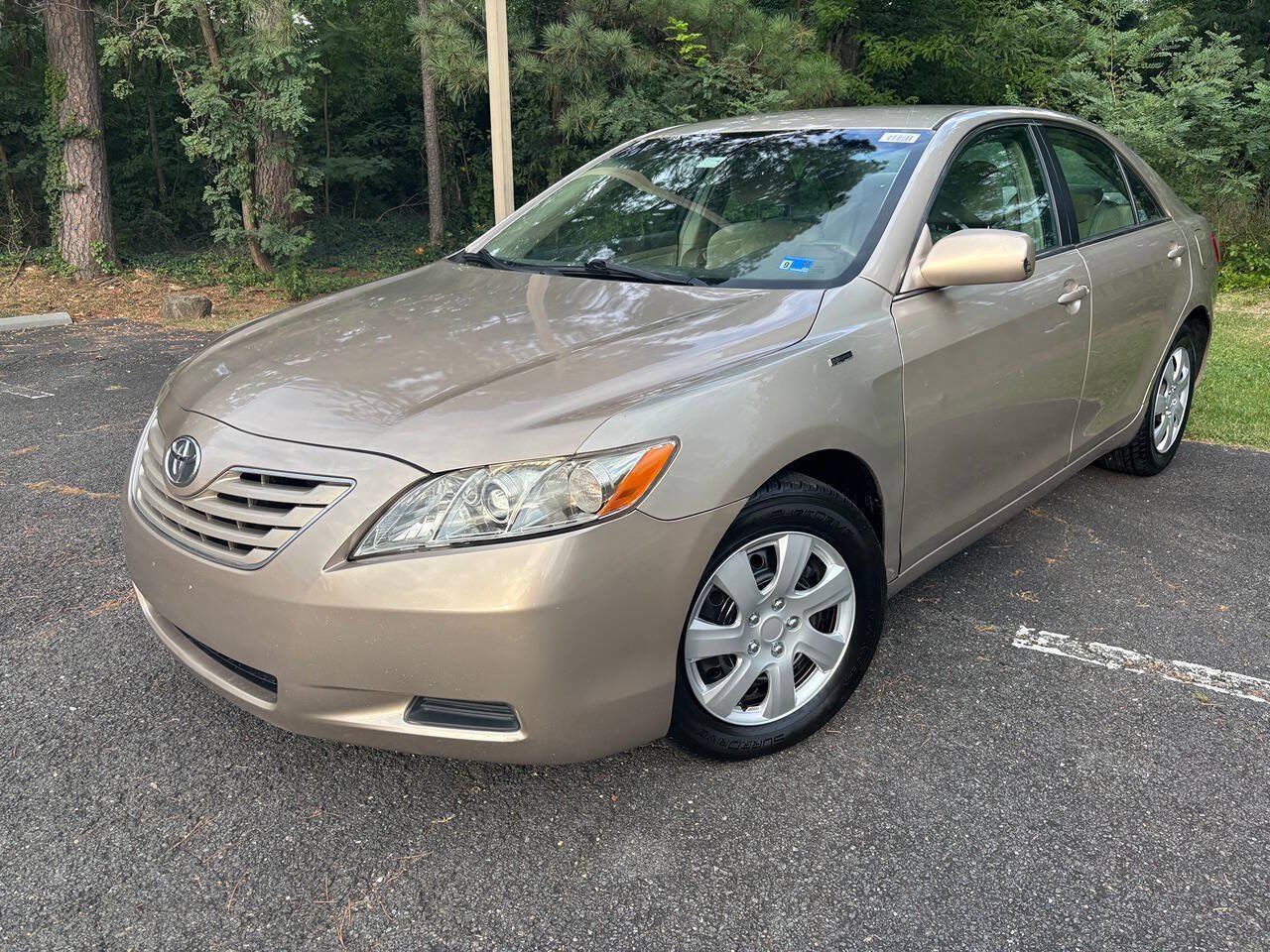 Used 2009 Toyota Camry LE FWD image 1