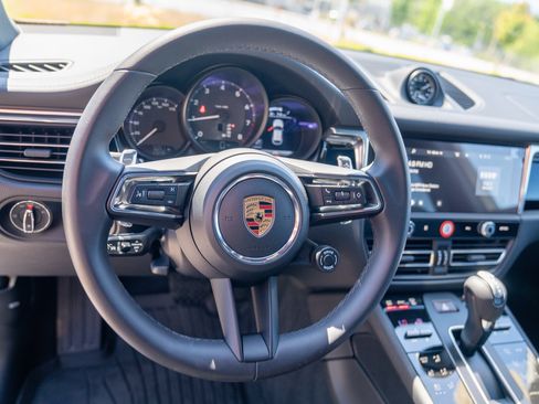 Certified 2026 Porsche Macan AWD/4WD image 13
