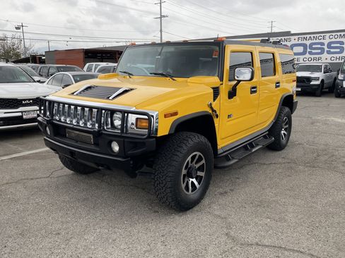 Used 2003 HUMMER H2 w/ Preferred Equipment Group image 2