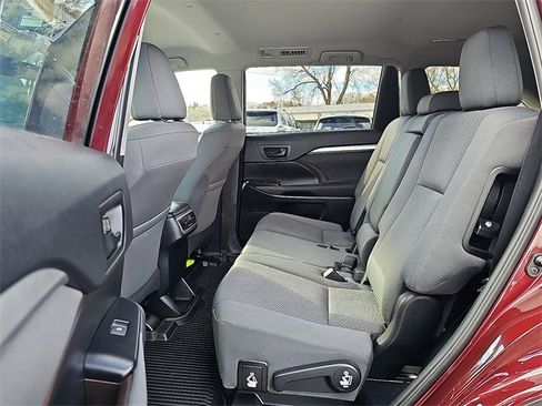 Used 2019 Toyota Highlander AWD V6 image 11