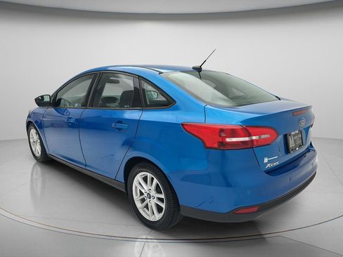 Used 2016 Ford Focus SE w/ SE Cold Weather Package FWD image 8