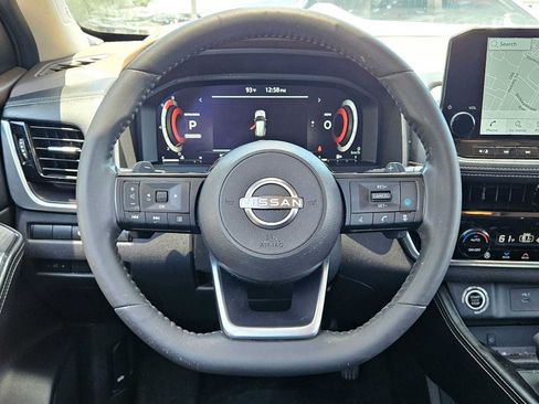 Used 2023 Nissan Rogue Platinum w/ Platinum Premium Package FWD image 16
