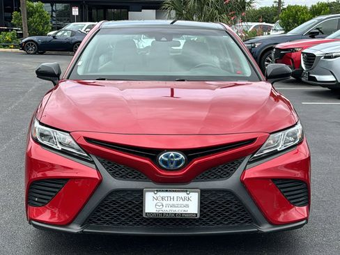 Used 2020 Toyota Camry SE FWD image 3