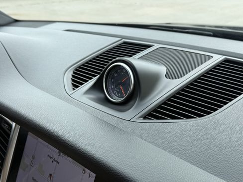 Used 2018 Porsche Macan S image 34