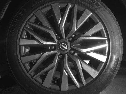 Used 2025 Nissan Altima 2.5 SV FWD image 14