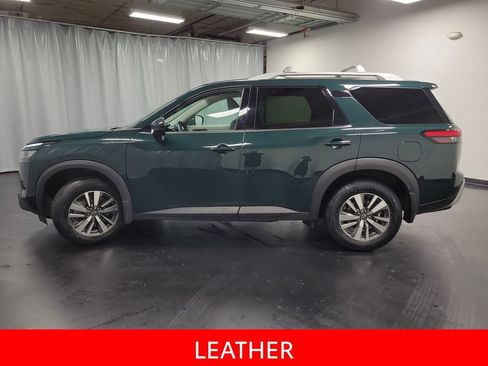 Used 2024 Nissan Pathfinder SL w/ Black Appearance Package FWD image 5