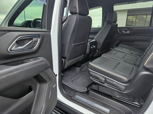 Used 2023 GMC Yukon XL SLT AWD/4WD image 20