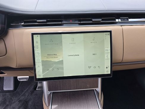 New 2026 Land Rover Range Rover SE image 16