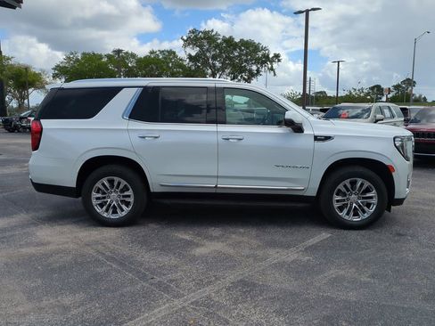 Used 2021 GMC Yukon SLT w/ SLT Luxury Plus Package image 3