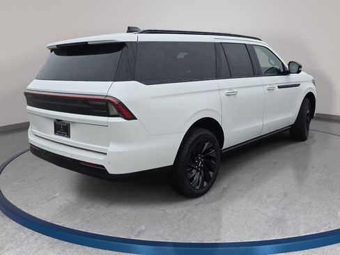 New 2026 Lincoln Navigator L Reserve w/ Jet Appearance Package AWD/4WD image 5