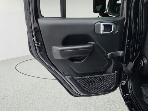 Used 2018 Jeep Wrangler Unlimited Sport AWD/4WD image 26