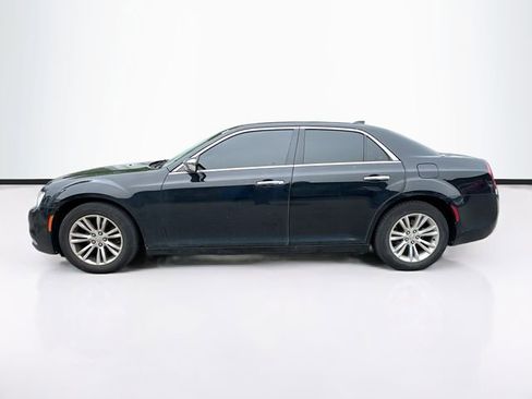 Used 2016 Chrysler 300 C RWD image 4