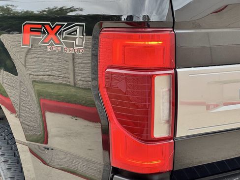 Used 2020 Ford F250 Platinum w/ FX4 Off-Road Package image 45