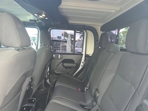 Used 2022 Jeep Gladiator Sport image 10