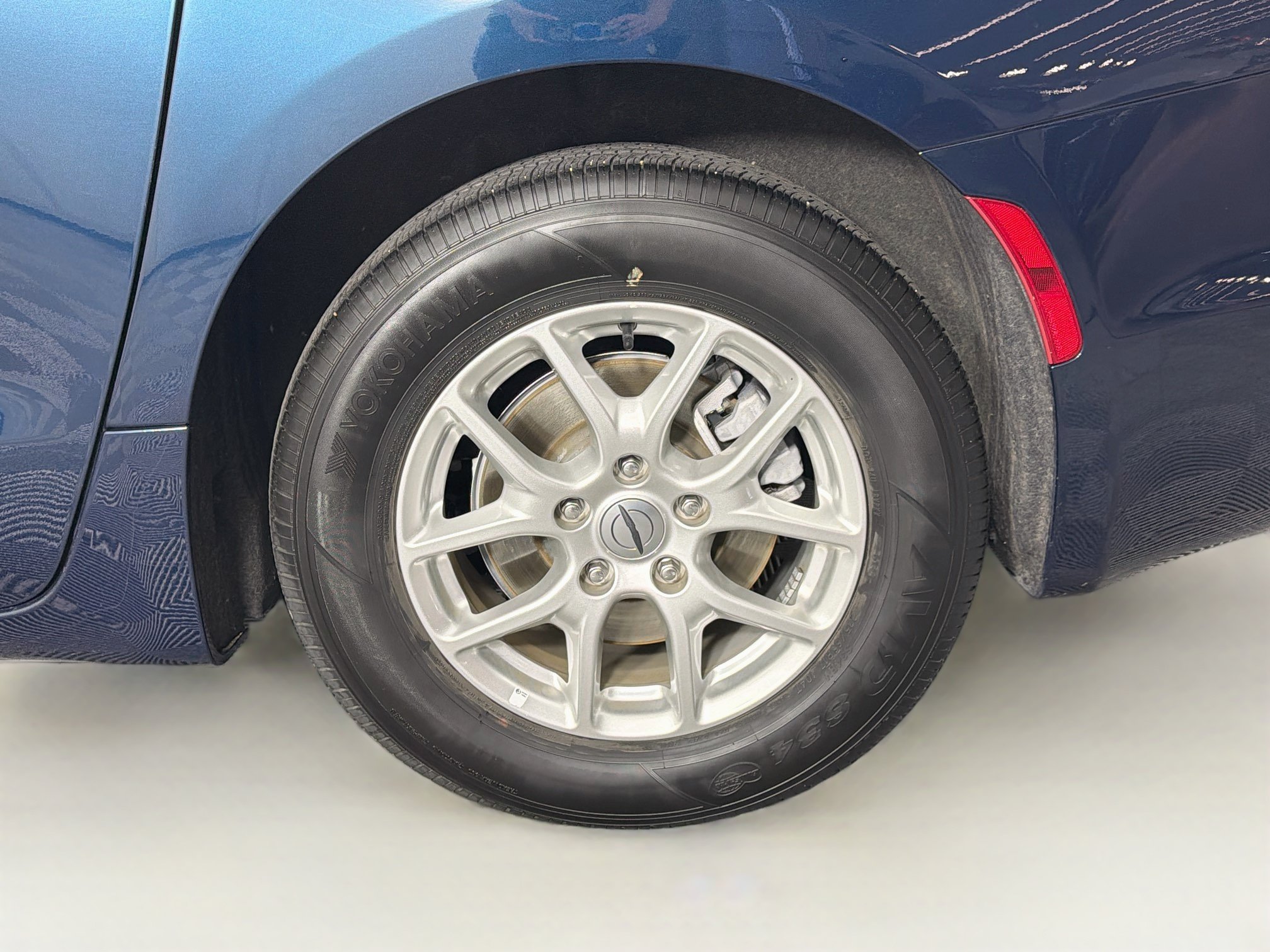 Used 2025 Chrysler Pacifica Select FWD image 11