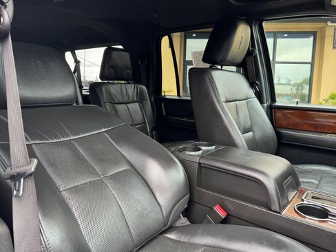 Used 2012 Lincoln Navigator L 4WD image 25