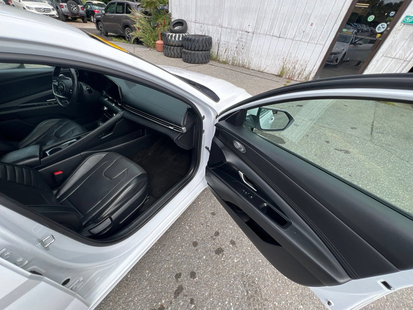 Used 2023 Hyundai Elantra Limited FWD image 20